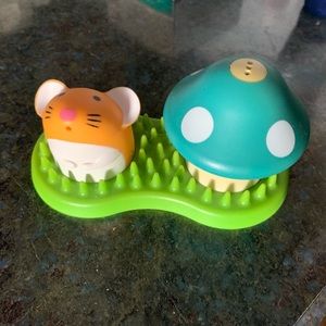 Salt and pepper shaker